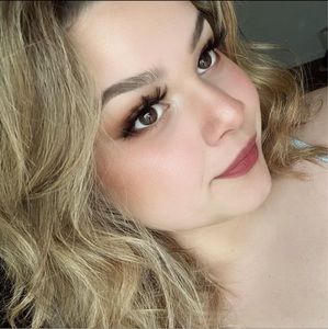 Meet your Posher, Abigail